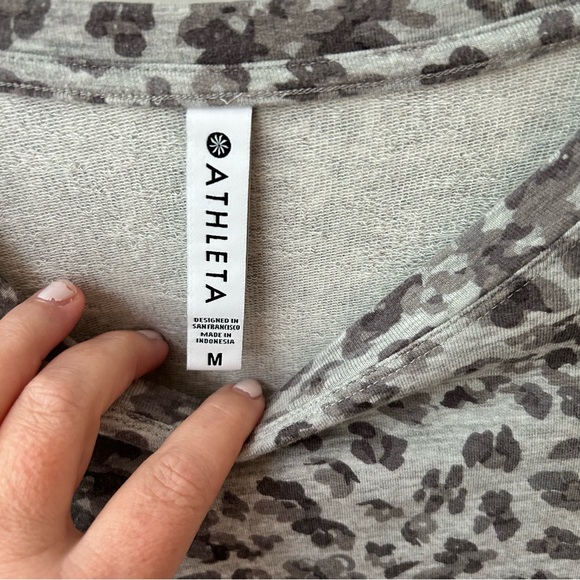Athleta Animal Print Pullover M - Picture 2 of 2